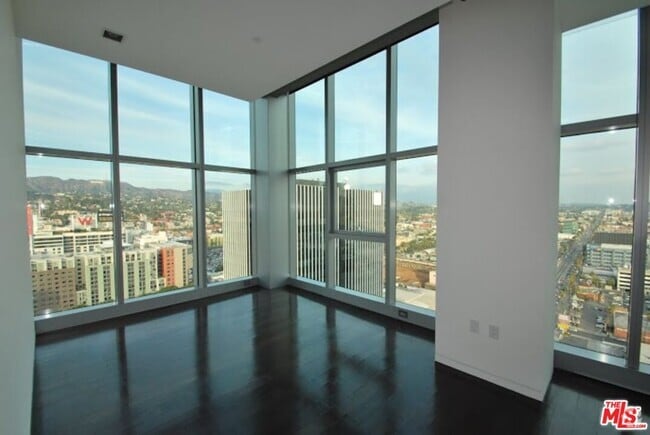 Building Photo - 1480 Vine St Unit 1101 Rental