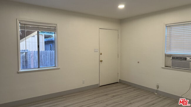 Building Photo - 11225 Emelita St Unit 11225