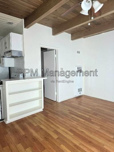 Building Photo - 1909 Beachwood Dr Unit 17
