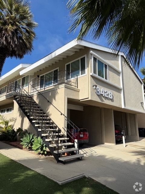 Building Photo - 8428 Gulana Ave Unit 2 Rental