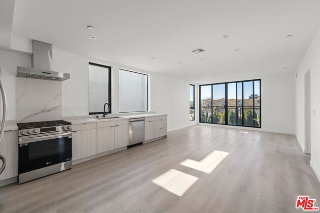 Photo - 3755 S Canfield Ave Unit 302