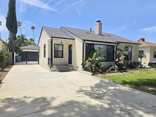 Building Photo - 6327 California Ave