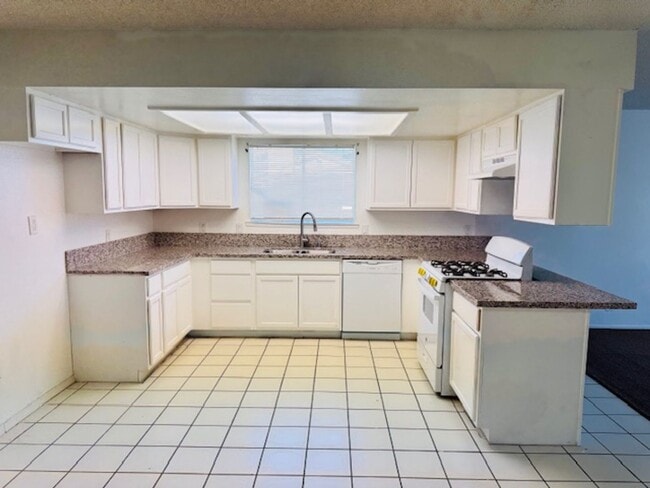 Photo - Remodeled and Spacious 4+2