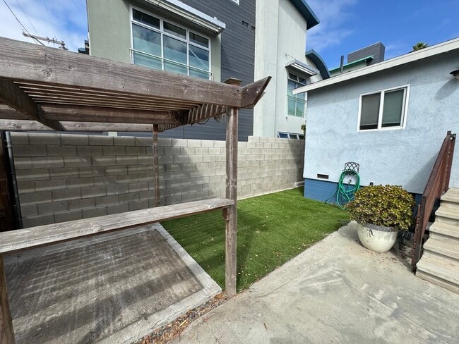 Well kept outdoor living space. - 526 Brooks Ave