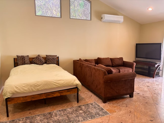 Photo - 2430 Bessemer St