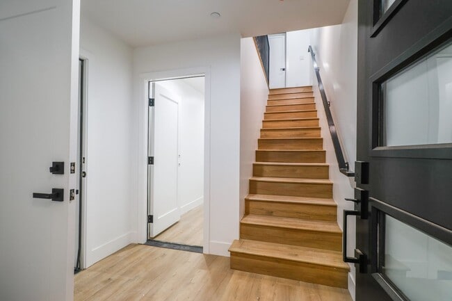 Photo - 4647 Pickford St Unit 4649