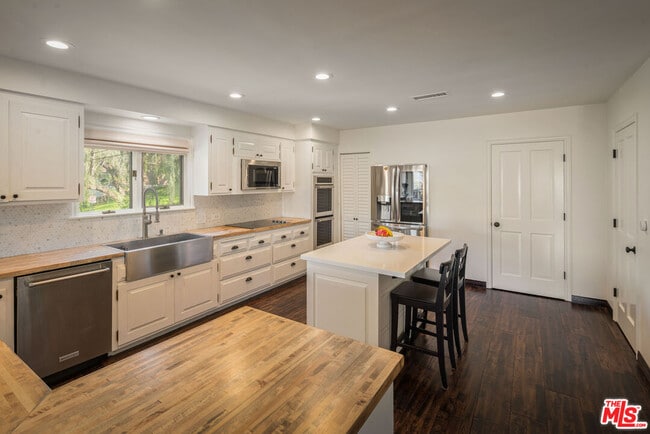 Photo - 4713 Bedel St