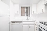 1BR, 1BA - 600SF - Kitchen - 937 10th St.