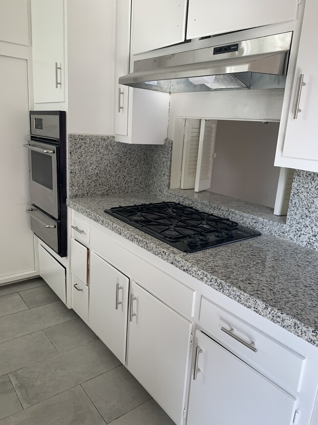 Photo - 10350 Almayo Ave