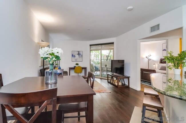 Photo - 1501 Front St