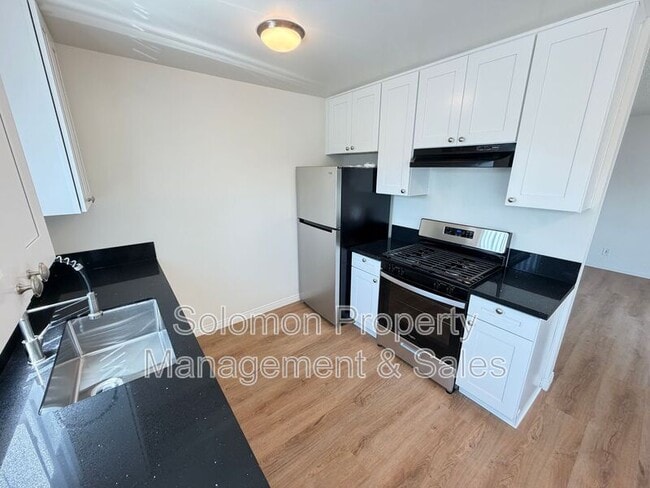 Building Photo - 1311 W Puls St Unit #D