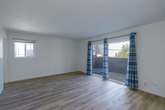 Building Photo - 145 Camarillo- LT Unit Lower