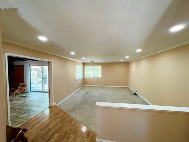 Photo - 1050 W La Deney Dr