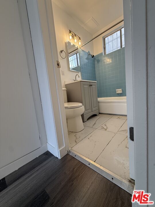 Photo - 955 1/4 N St Andrews Pl