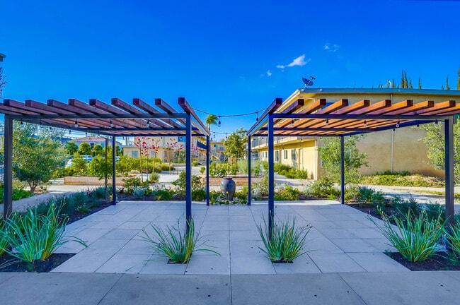 BBQ Area - Apartments close to Downtown LA with Gym, BBQ Area, Laundry Facilities and More!