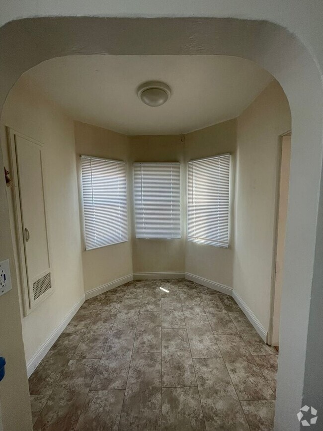 Building Photo - Cute 2nd Story ADU, with garage for storag... Rental