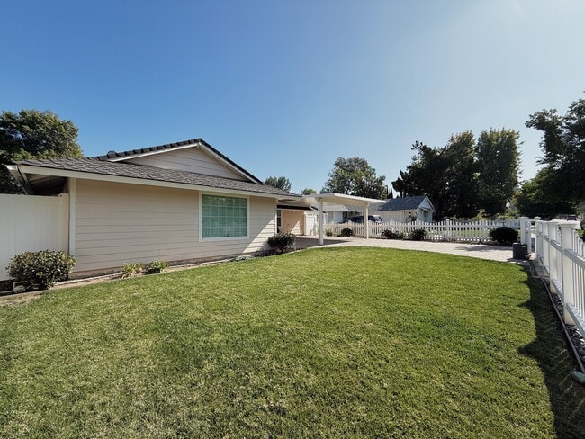 Photo - 5932 Cahill Ave