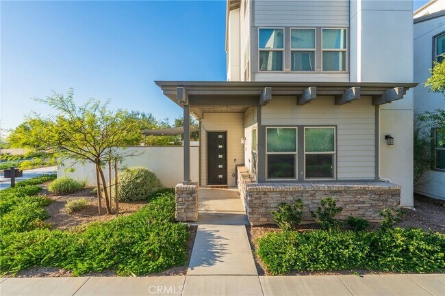 Photo - 102 Spectacle