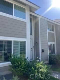 Building Photo - 83 Oval Rd Unit 2 Rental