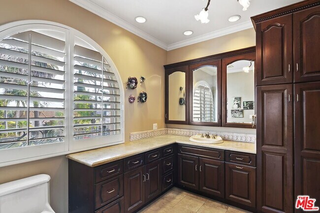 Photo - 349 S La Peer Dr