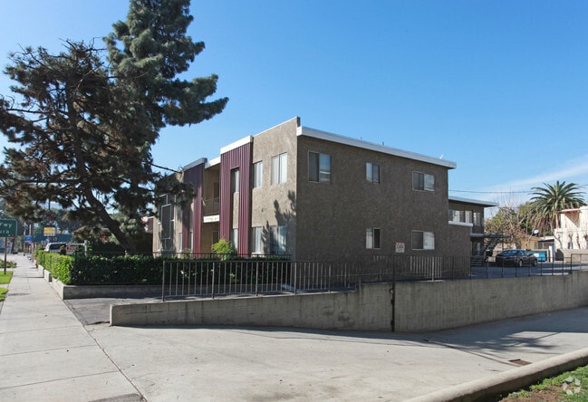 Photo - 317 Western Avenue