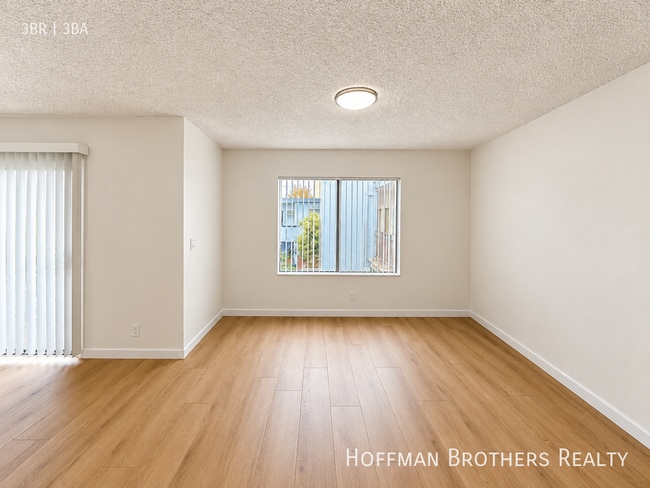 Photo - 6035 Whitsett Ave Unit 208