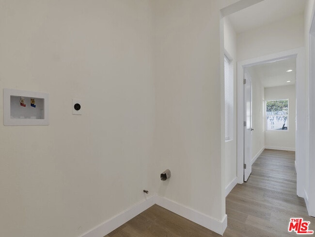 Photo - 527 W 90th St