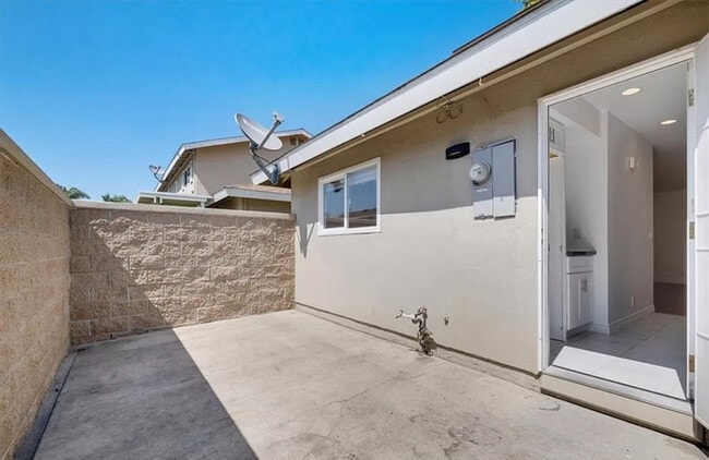Photo - 19860 Claremont Ln