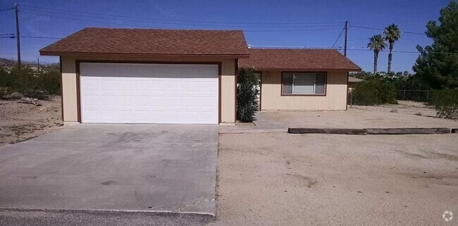 Building Photo - 2 Bedroom home COMING SOON!!!!