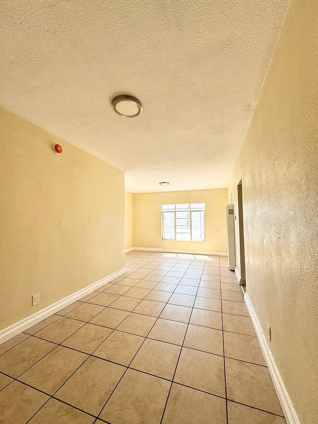 Building Photo - 10309 Washington Blvd Unit APT B