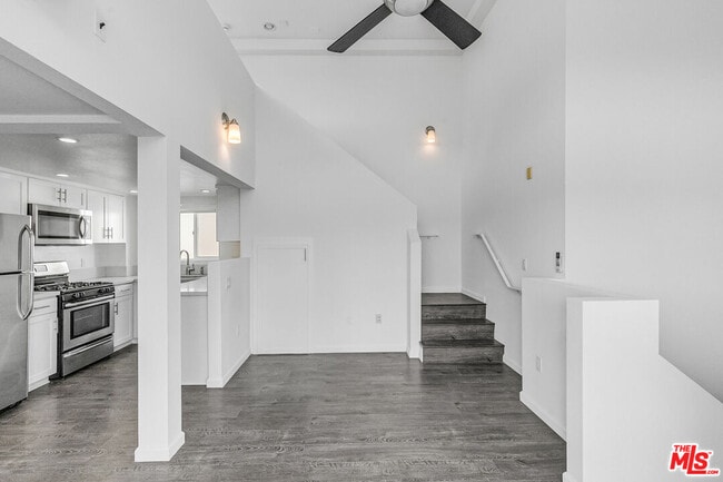 Photo - 4980 S Centinela Ave Unit 12