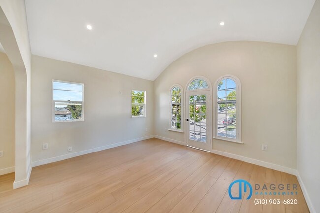 Building Photo - 2800 Winter St Unit 3