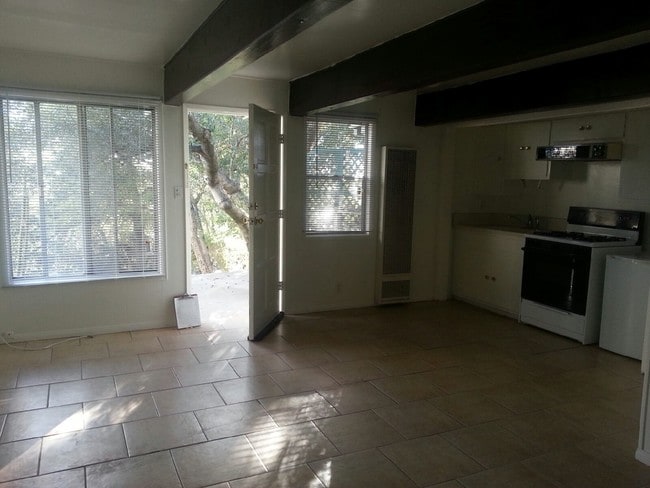 Photo - 548 Sturtevant Dr Unit C
