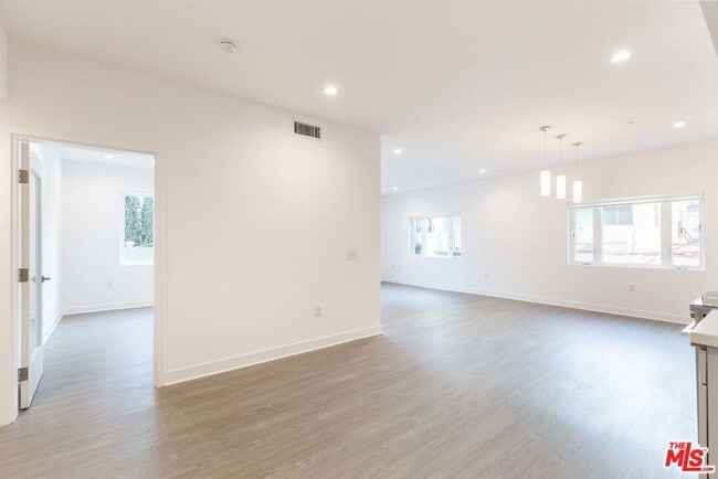 Photo - 843 Wilcox Ave Unit 202