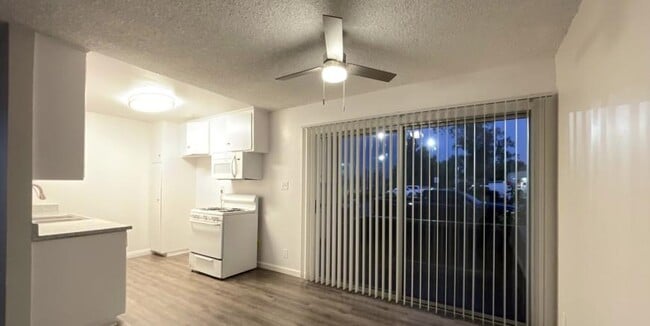 Photo - 2.0 bedroom in Canoga Park California 91304 Unit 17