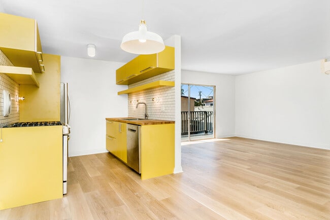 Modern, professional kitchen - 40 18th Ave Apartments Unit 3