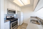 1BR, 1BA - 800SF - Kitchen - Tuscany Apartments