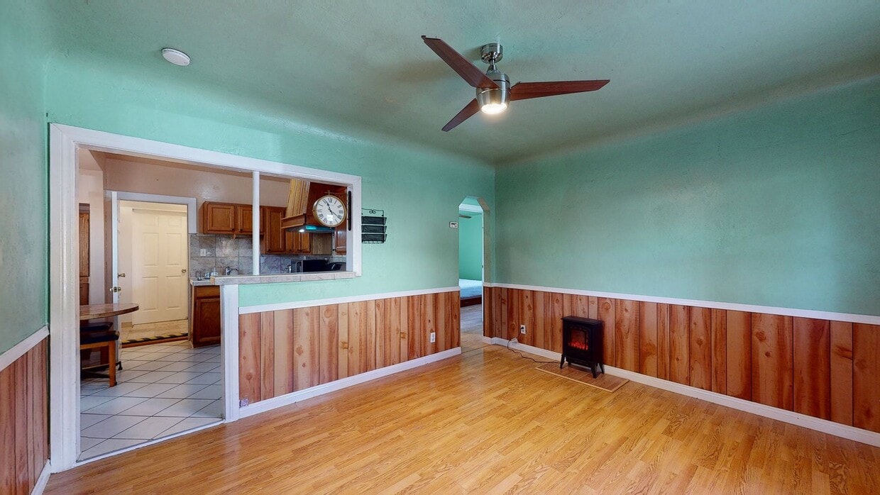 3D Tour - Charming Long Beach home near Scherer Park