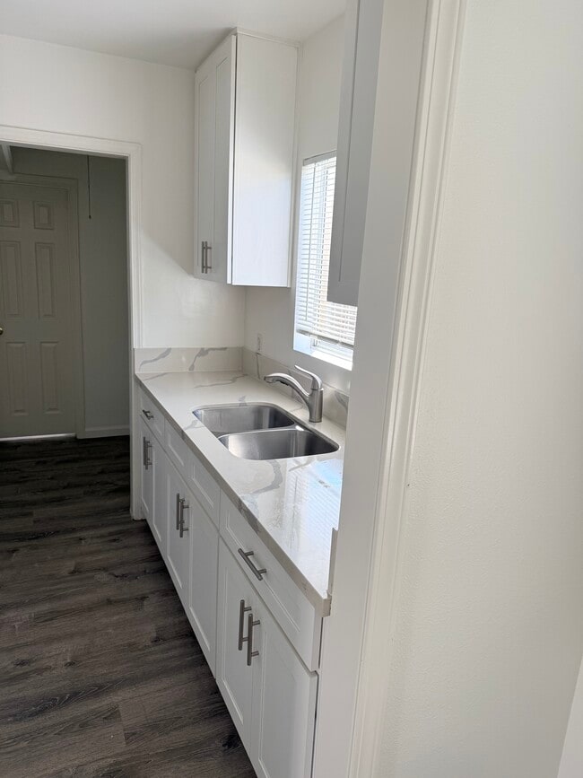 Photo - 43 W 52nd St Unit B