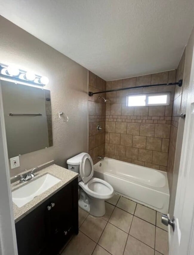 Photo - *** move in special *** $1575 for the 1st ...