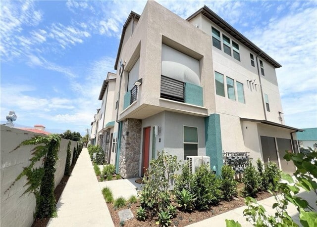 Building Photo - 323 Strike Dr