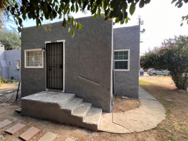 Building Photo - 25075 Court St Rental