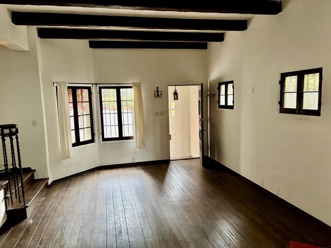 Photo - 1519 N Hayworth Ave Unit 1519 Hayworth