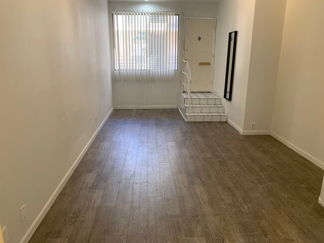 Photo - 11017 Strathmore Drive, Los Angeles