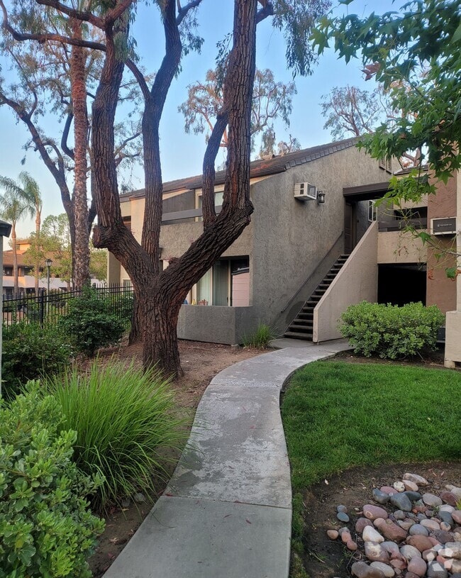 Building Photo - 1350 N Escondido Blvd Rental