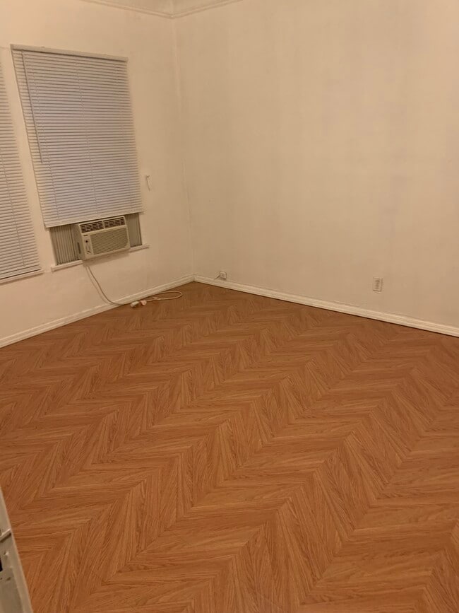 Photo - 132 S Canon Dr Unit 2