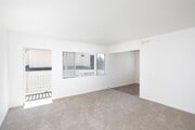 Photo - La Jolla / Village Area - Upstairs One Bedroom in the Village! Unit 7705