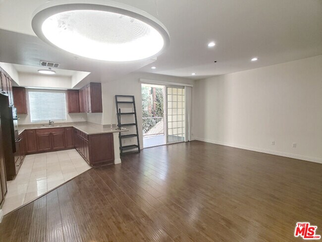 Photo - 962 S Gramercy Dr Unit 102