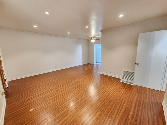 Photo - 10838 Morrison St Unit Morrison