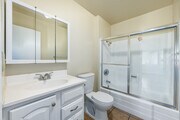 2BR, 1BA - 700SF - Bathroom - 7853 State St
